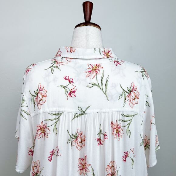 Torrid Ivory Summer Floral Twist-Front Crepe Short Sleeve Shirt - Picture 5 of 10